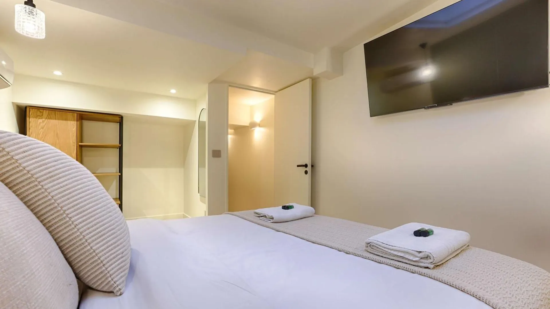 Apartment Residence - Roquette - Marais Paris France