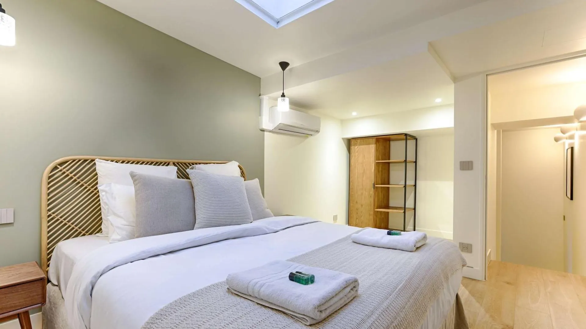 Residence - Roquette - Marais Paris Apartment