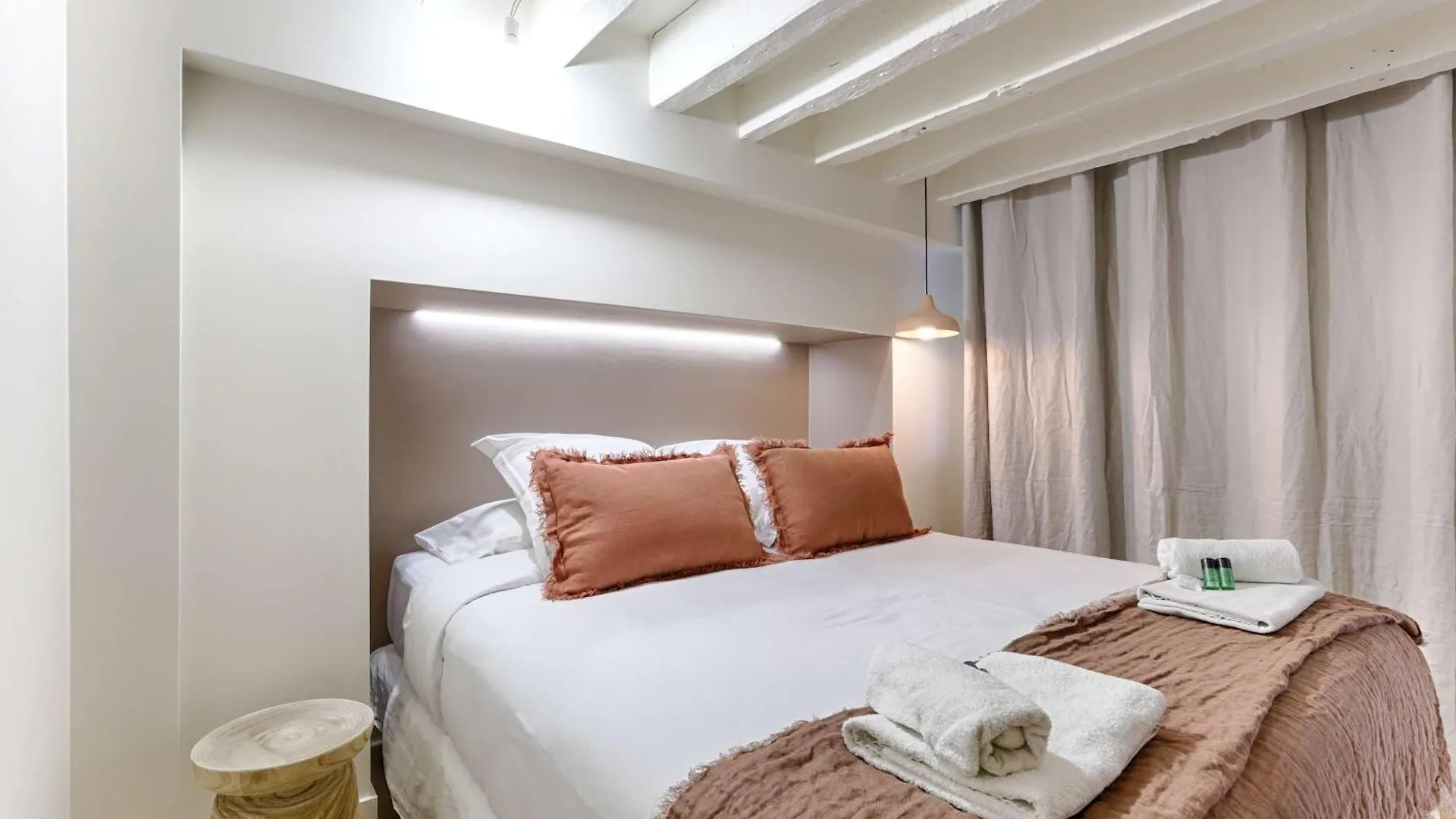 Apartment Residence - Roquette - Marais Paris